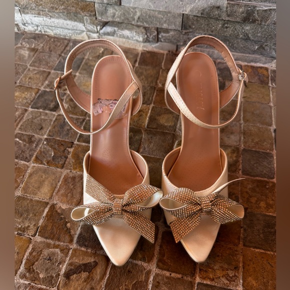 Shoes - Elegant Cream Bow Heels